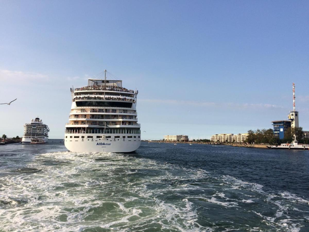 Ferienhaus Am Yachthafen, Moewe Lägenhet Rostock Exteriör bild